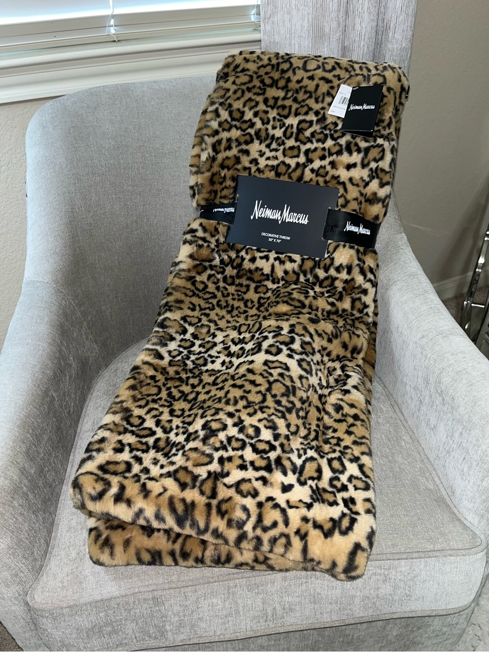 1-NWT Neiman Marcus Leopard Design Luxury Faux Mink Fur Throw Blanket 50”x 70”